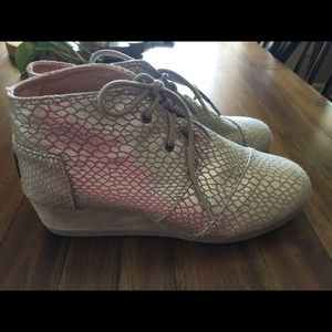 Toms Desert boot/wedge